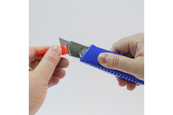 NT Cutter Auto Lock L-300RP