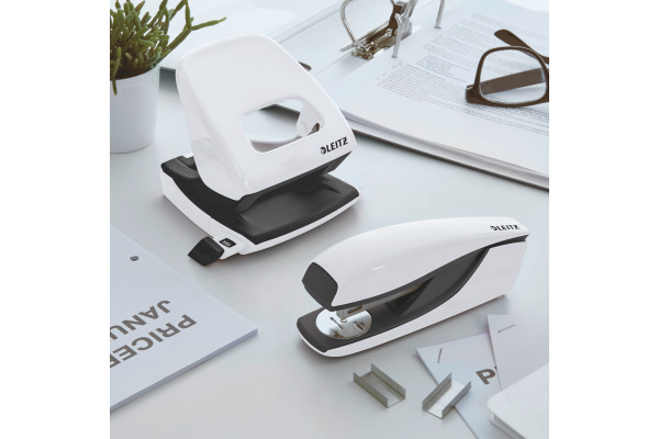 LEITZ Locher/Hefter WOW 5095 50951001 weiss, Bundle 30 Blatt