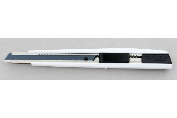 NT Cutter 9mm MNCR-A1 black&white